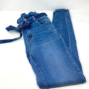 Women’s Belted Waist Skinny Jeans Size 4